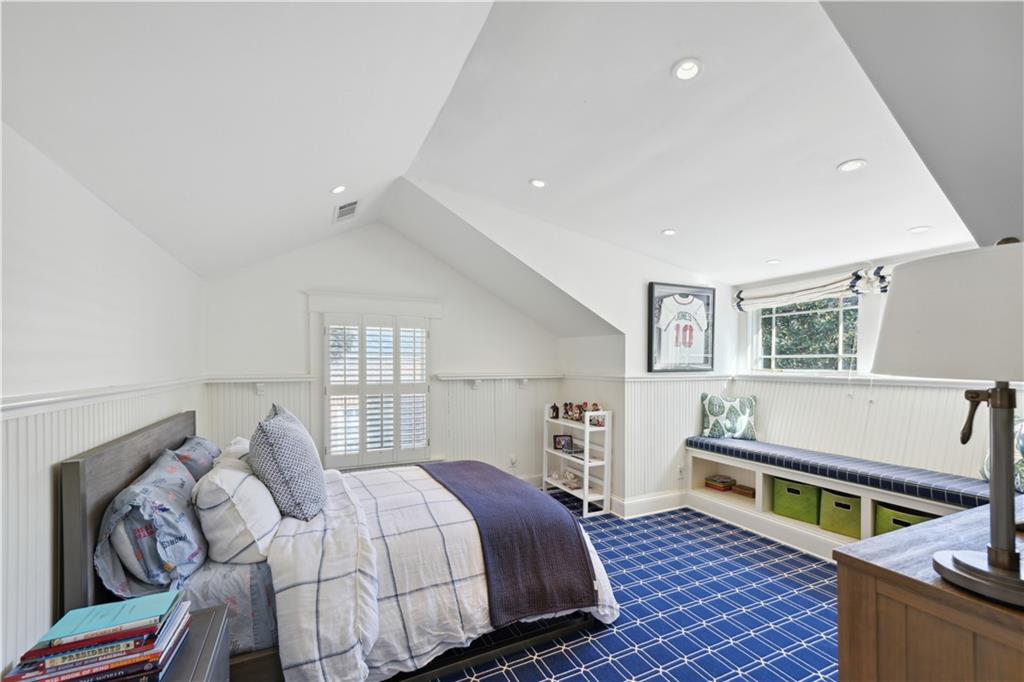 160 Huntington Road NE