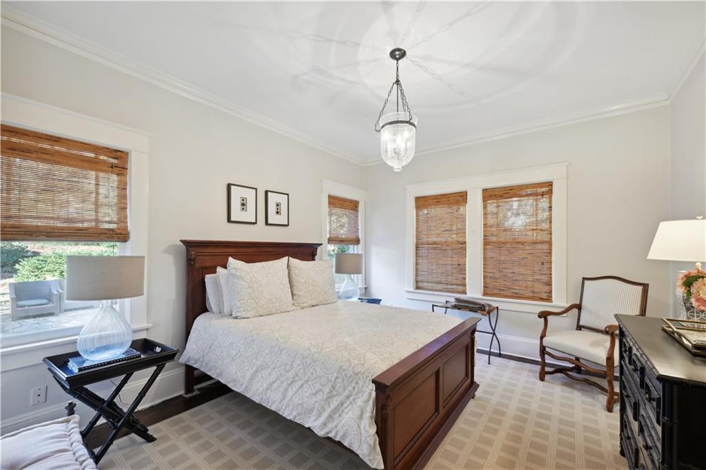 160 Huntington Road NE