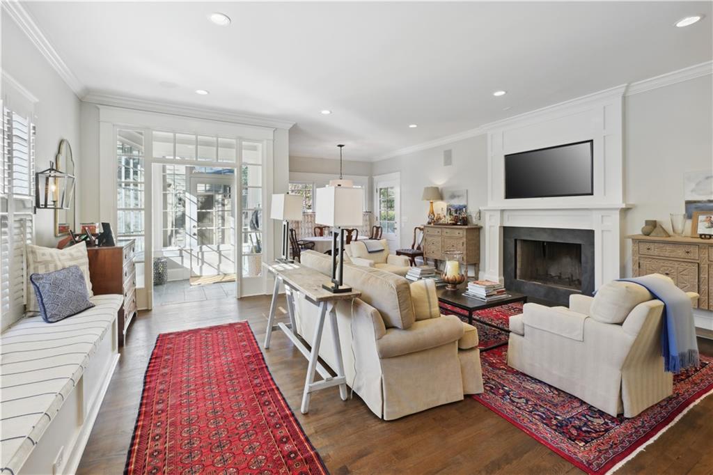 160 Huntington Road NE