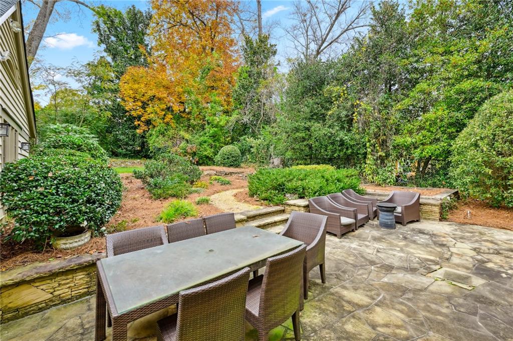 160 Huntington Road NE