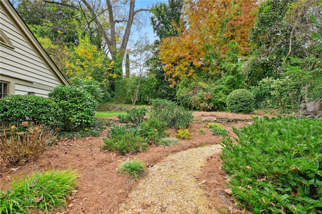 160 Huntington Road NE