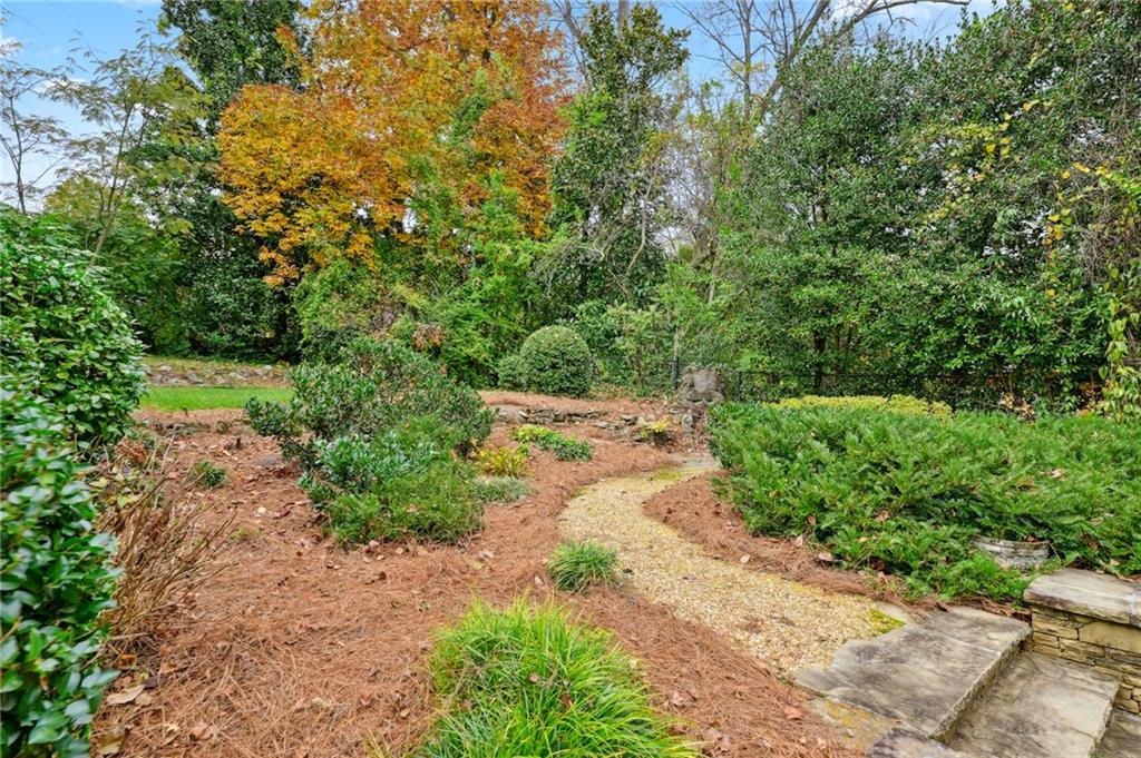 160 Huntington Road NE