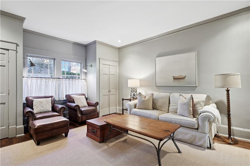 160 Huntington Road NE