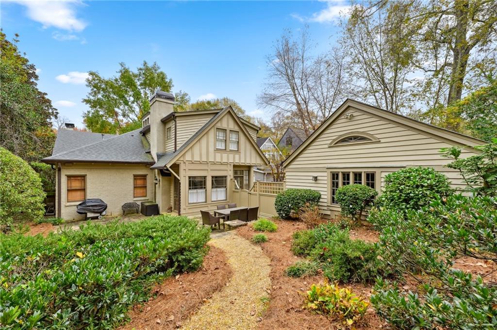 160 Huntington Road NE