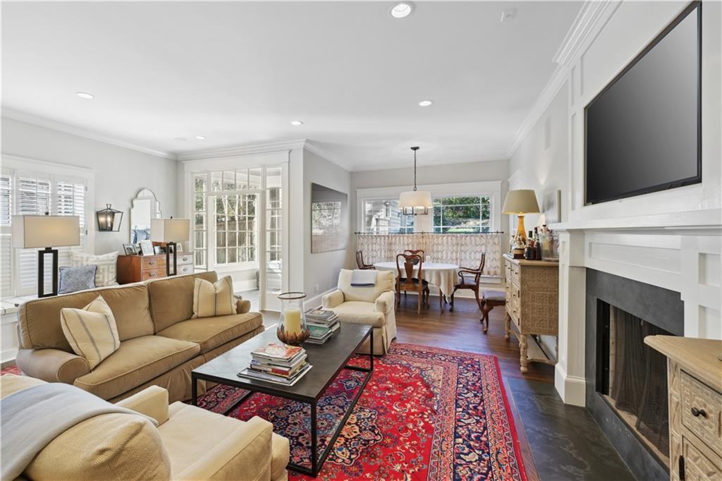 160 Huntington Road NE