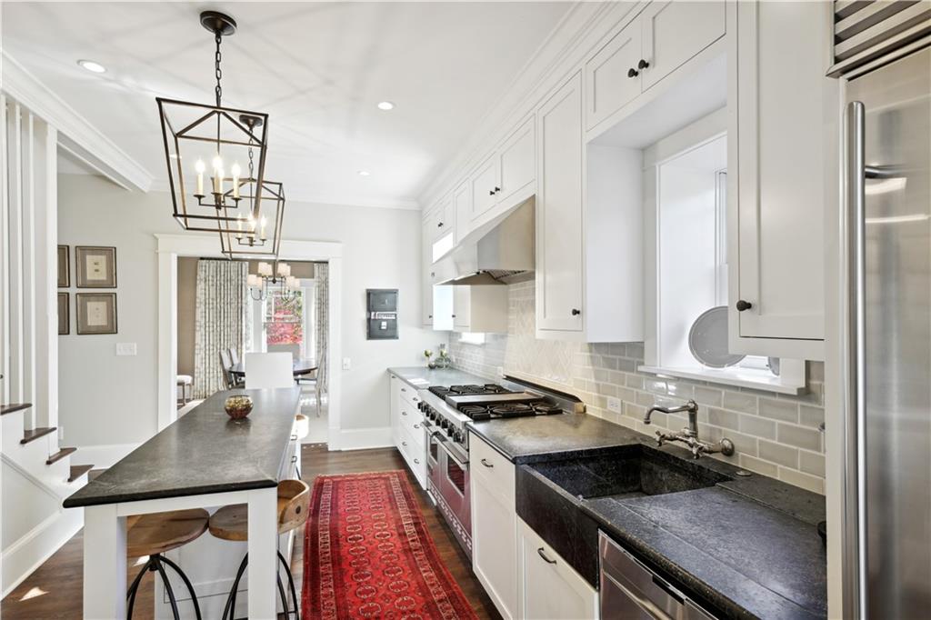 160 Huntington Road NE