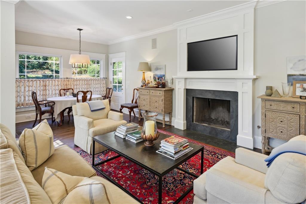 160 Huntington Road NE