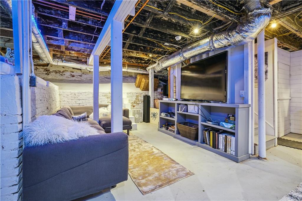 11 Palisades Road NE