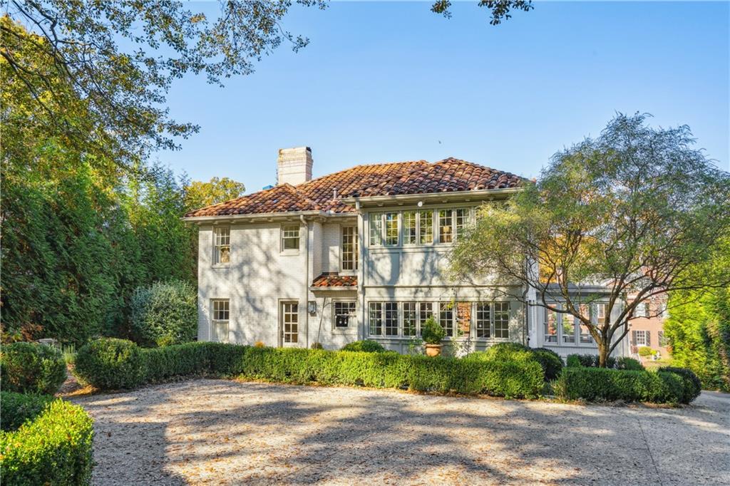 11 Palisades Road NE