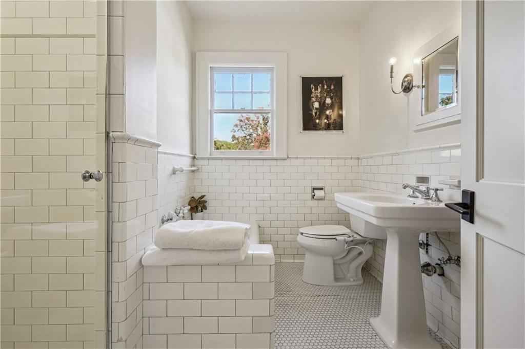 11 Palisades Road NE