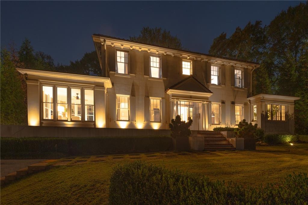 11 Palisades Road NE