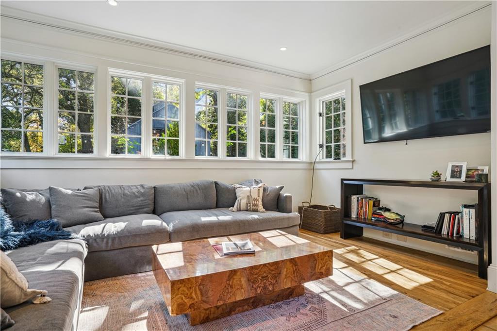 11 Palisades Road NE