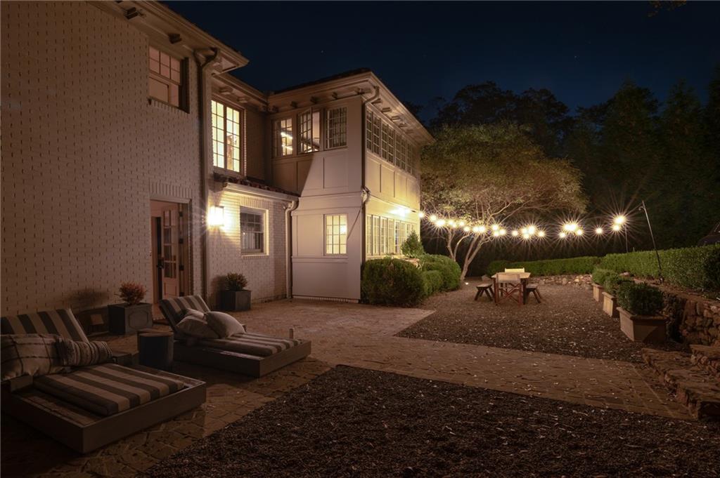 11 Palisades Road NE