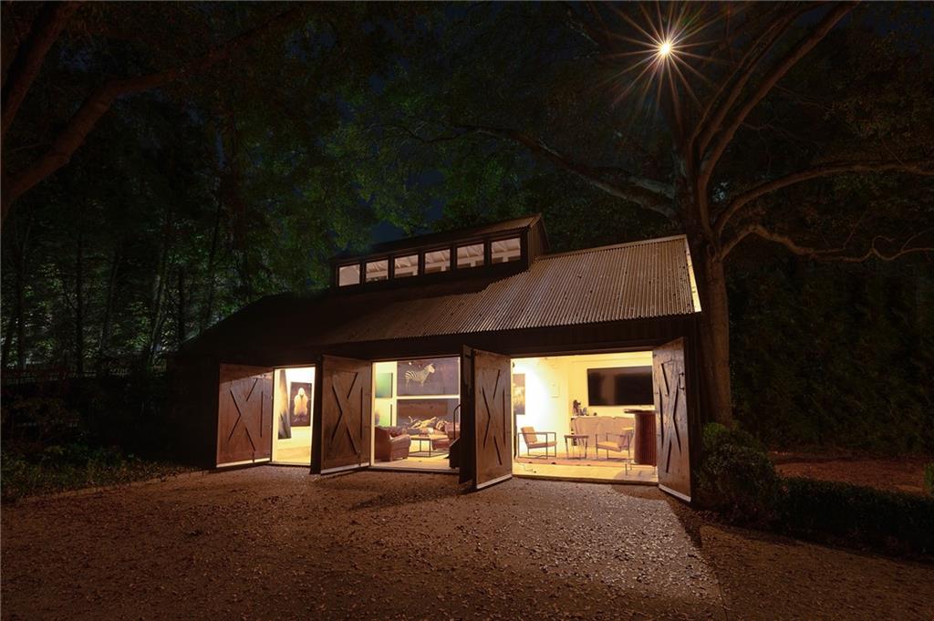 11 Palisades Road NE