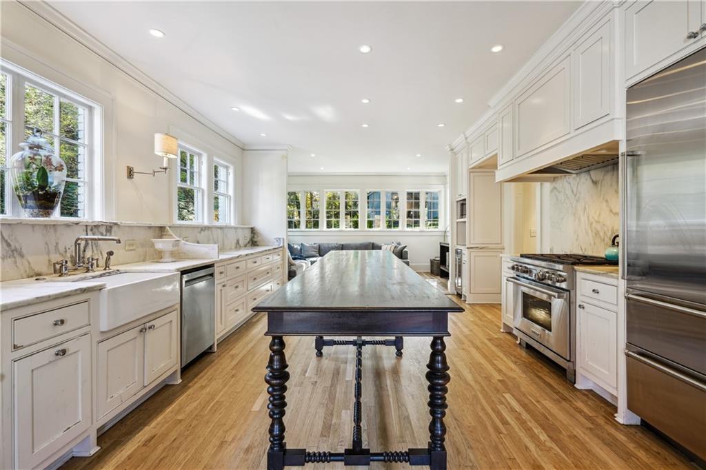 11 Palisades Road NE