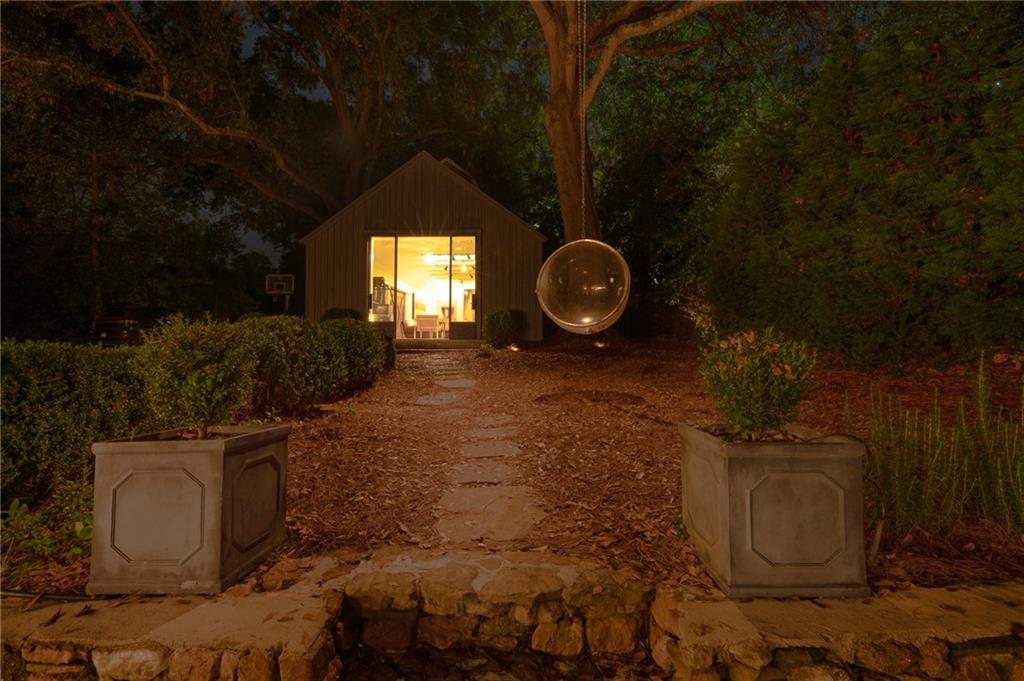 11 Palisades Road NE