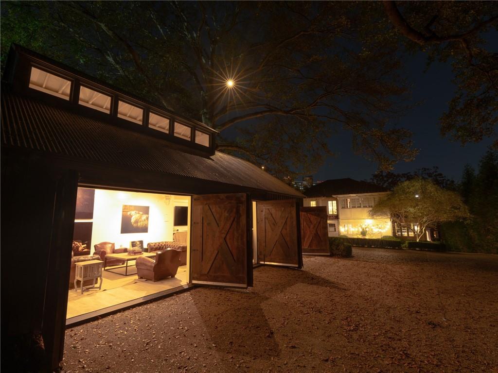 11 Palisades Road NE