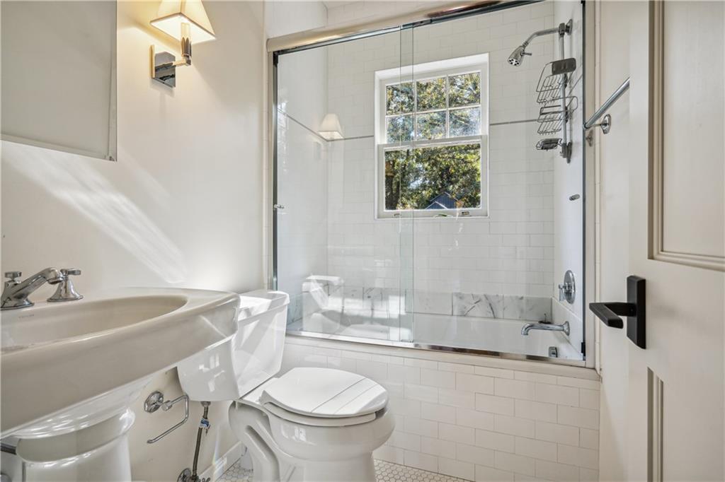 11 Palisades Road NE