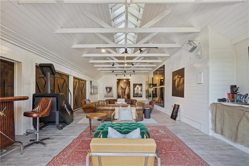 11 Palisades Road NE