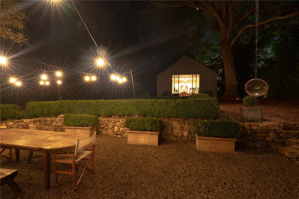 11 Palisades Road NE