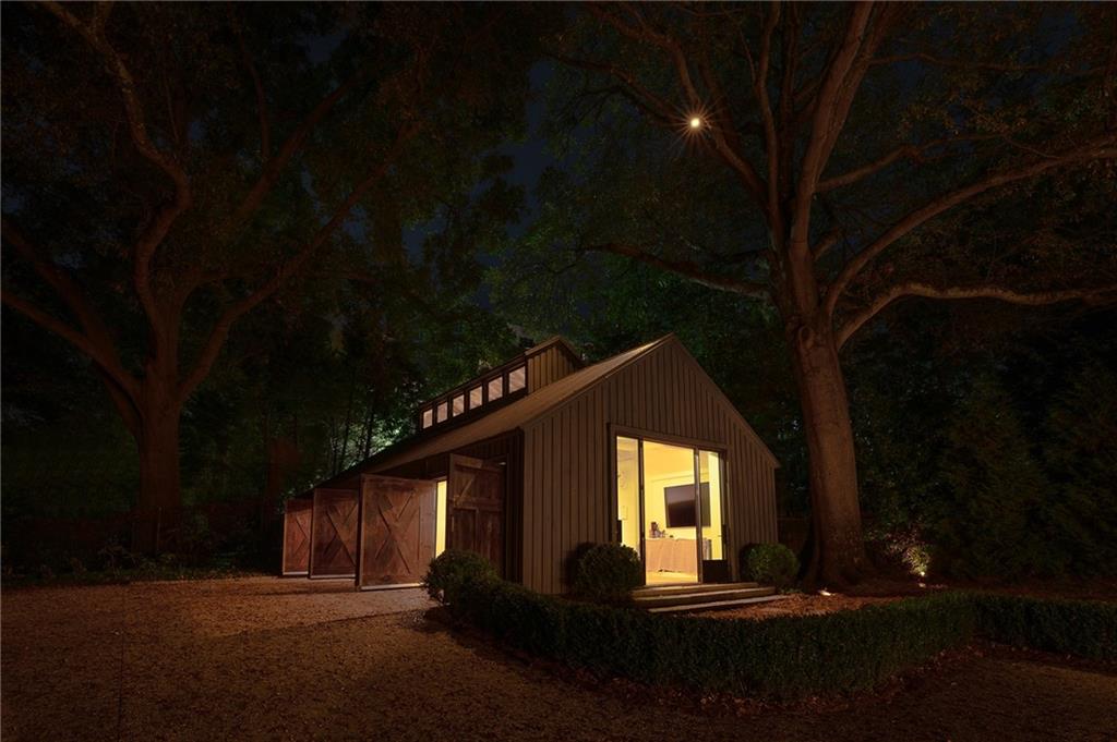 11 Palisades Road NE