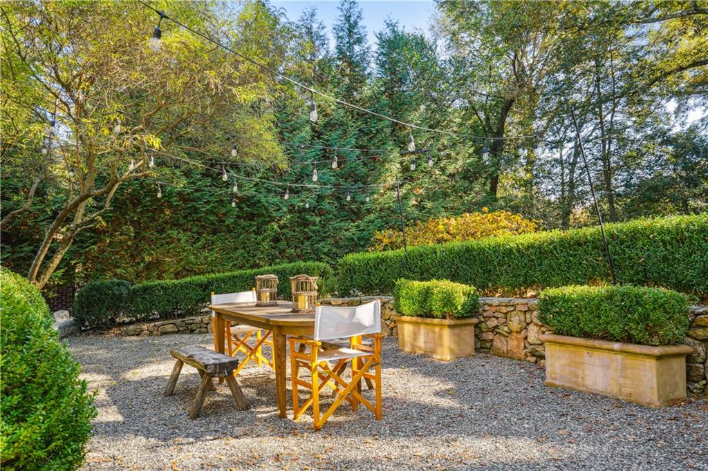 11 Palisades Road NE