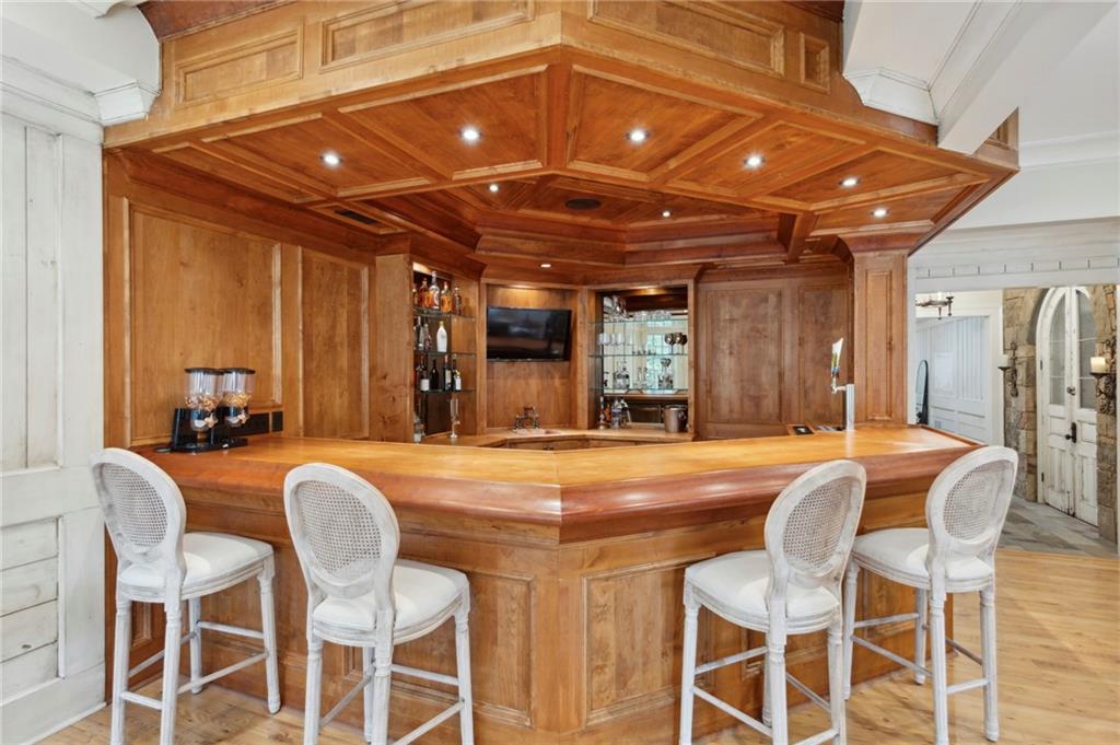 1720 Doncaster Drive NE