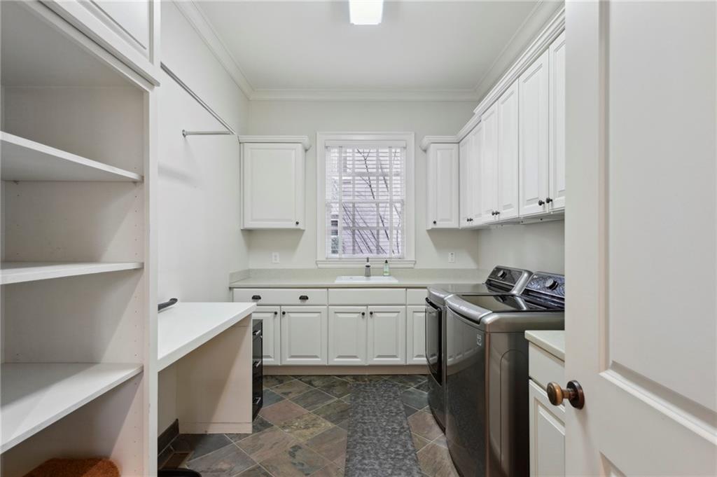 1720 Doncaster Drive NE