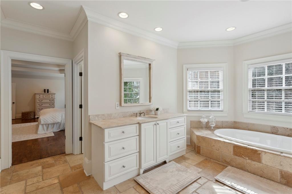 1720 Doncaster Drive NE