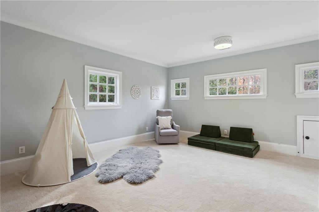 1720 Doncaster Drive NE