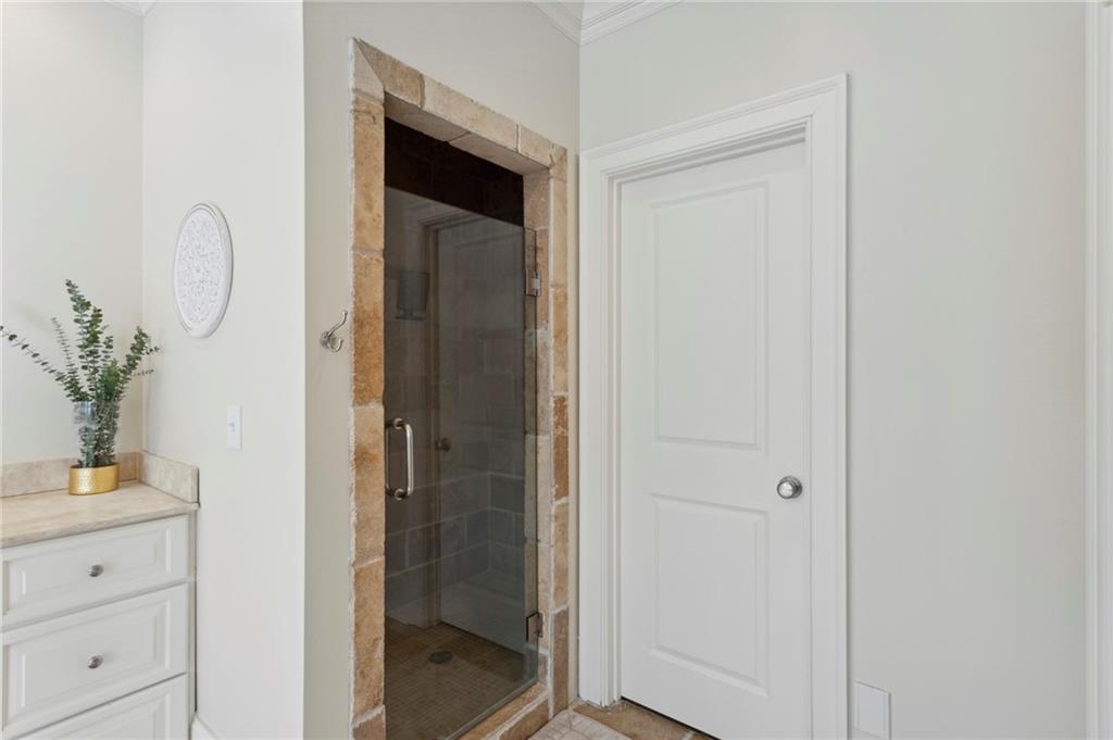 1720 Doncaster Drive NE