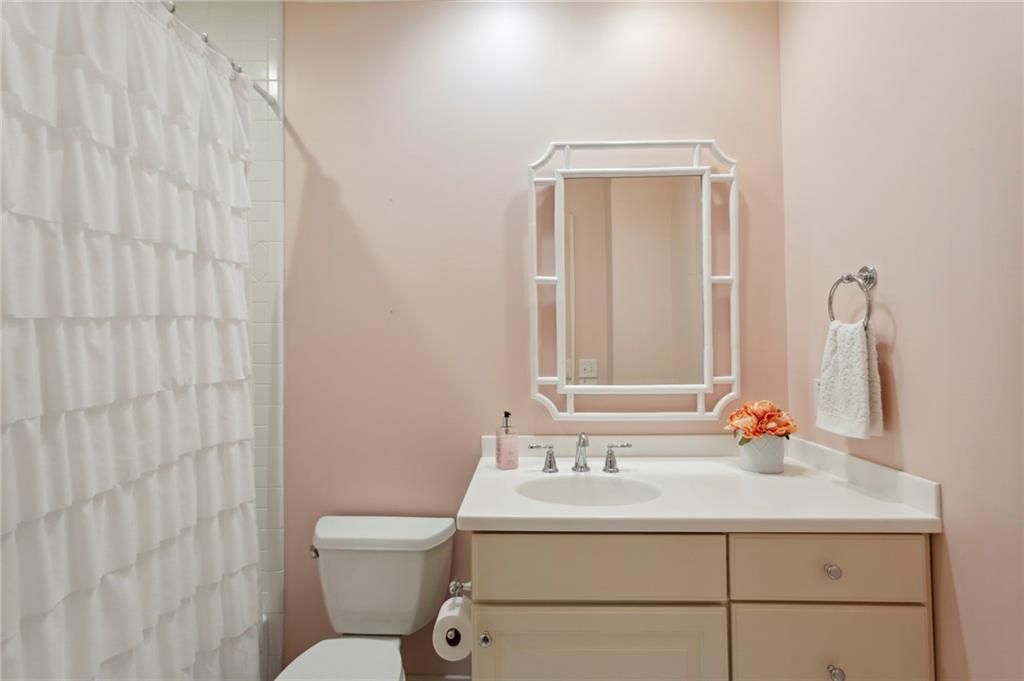 1720 Doncaster Drive NE