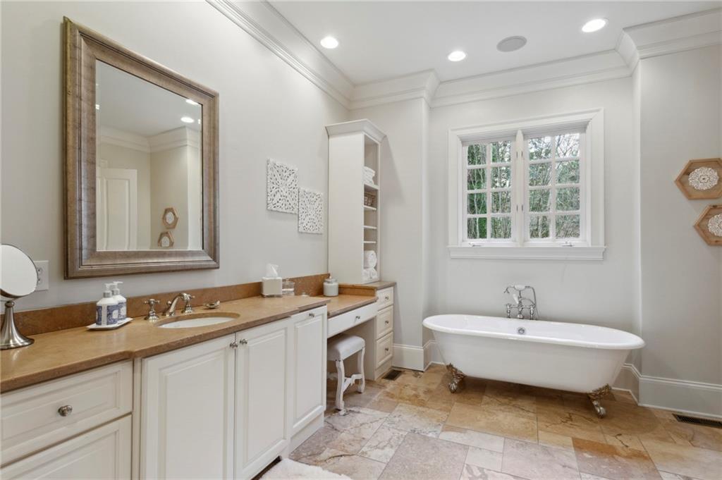 1720 Doncaster Drive NE