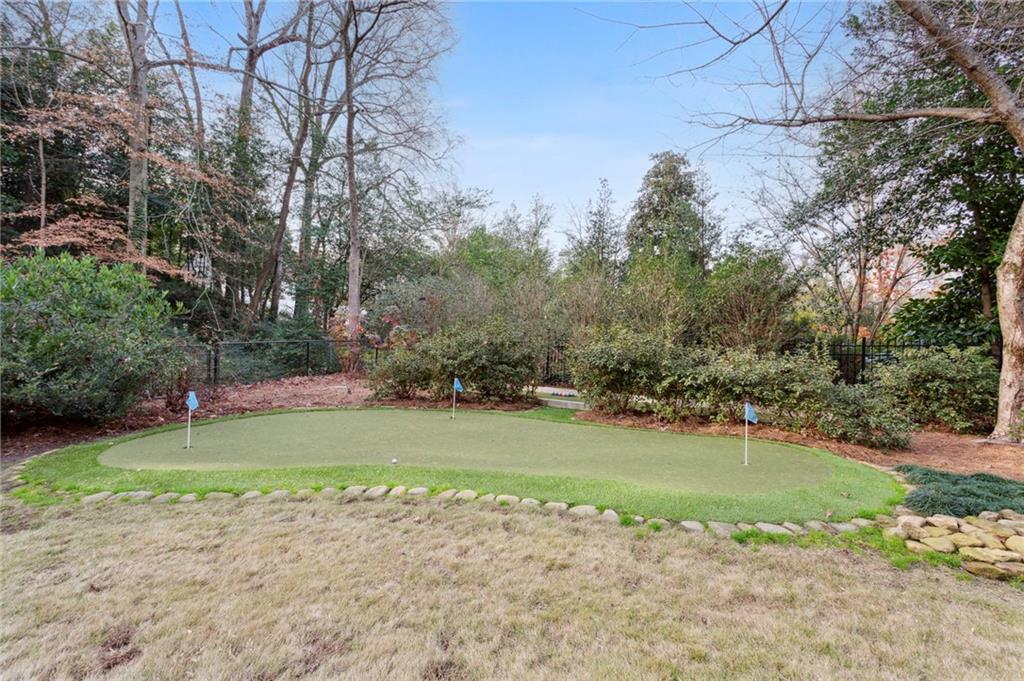 1720 Doncaster Drive NE