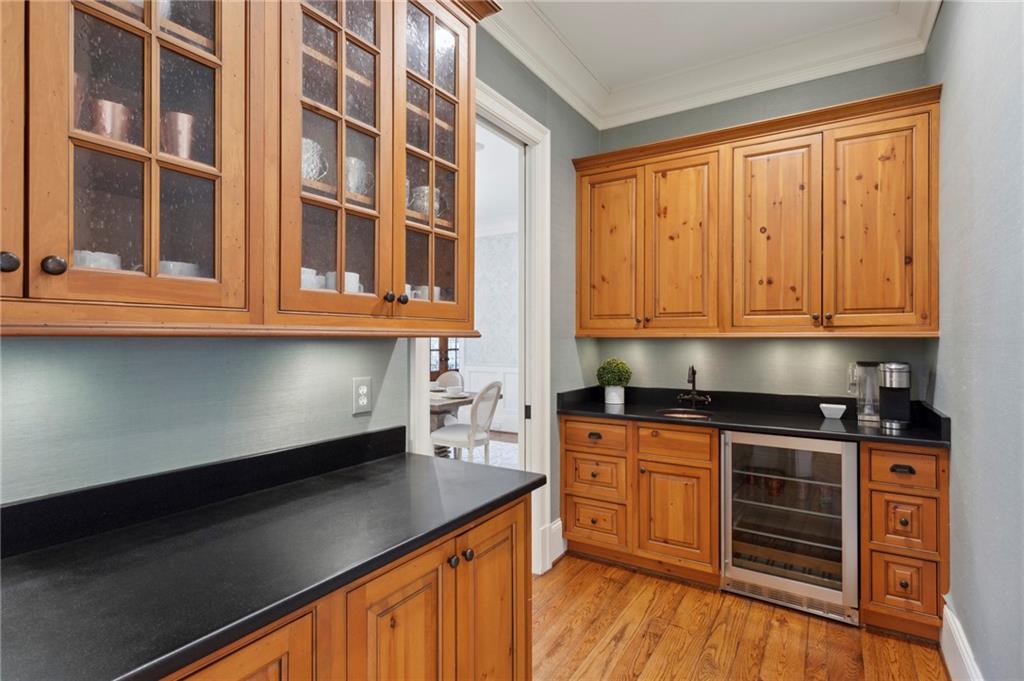 1720 Doncaster Drive NE