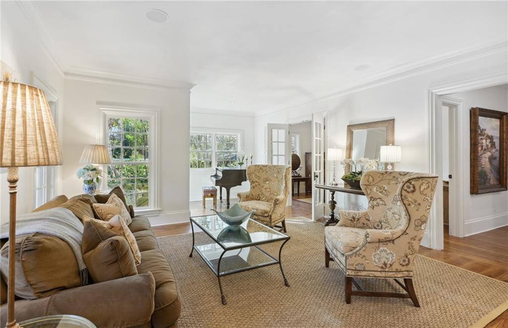 310 Hillside Drive NW