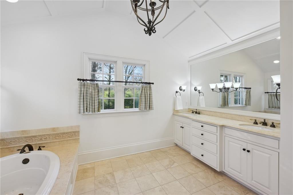 310 Hillside Drive NW