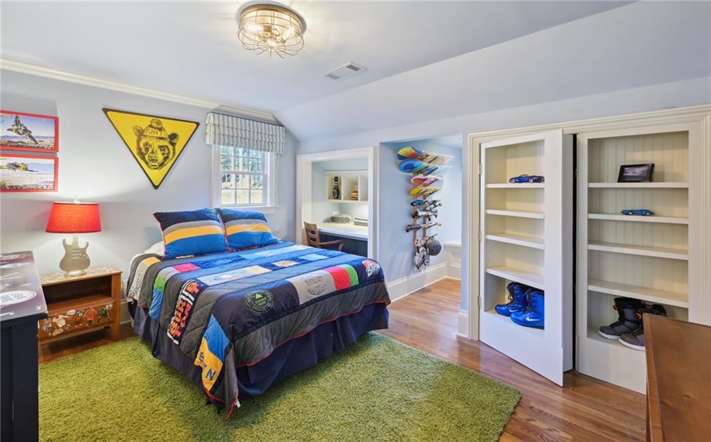 310 Hillside Drive NW