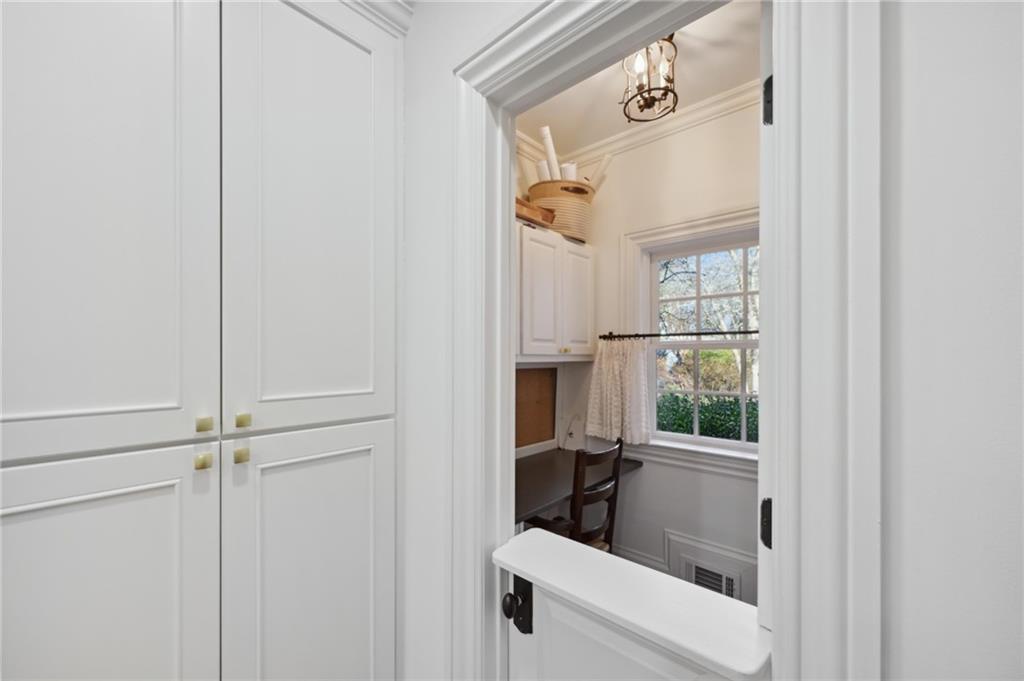 310 Hillside Drive NW