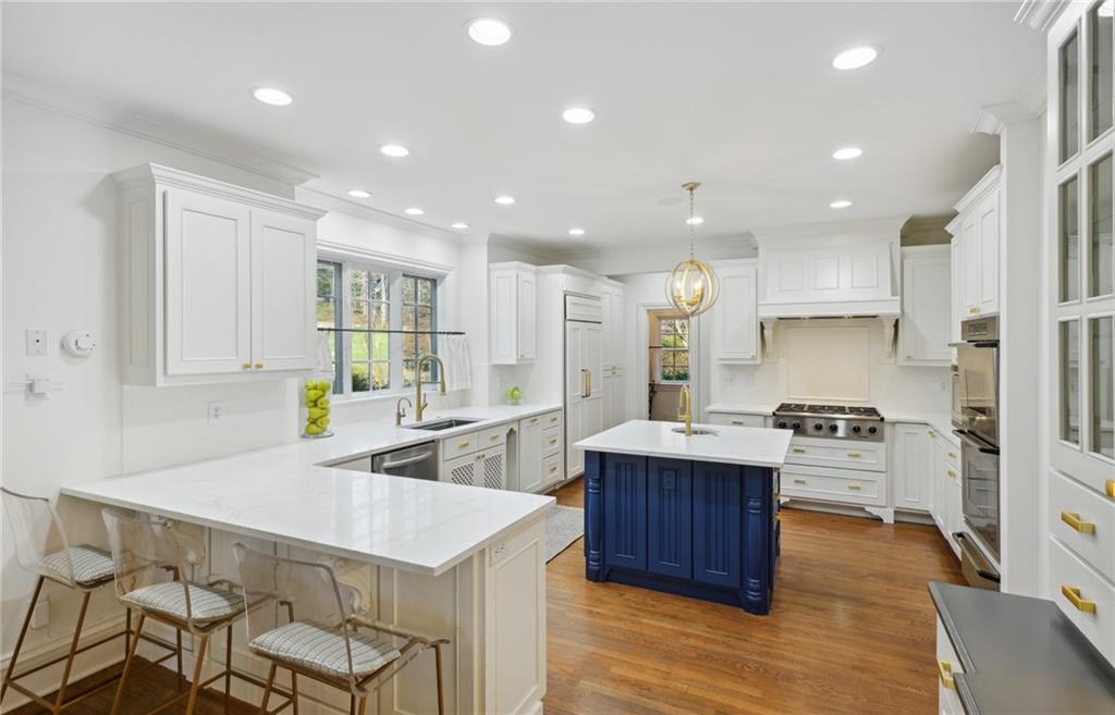 310 Hillside Drive NW