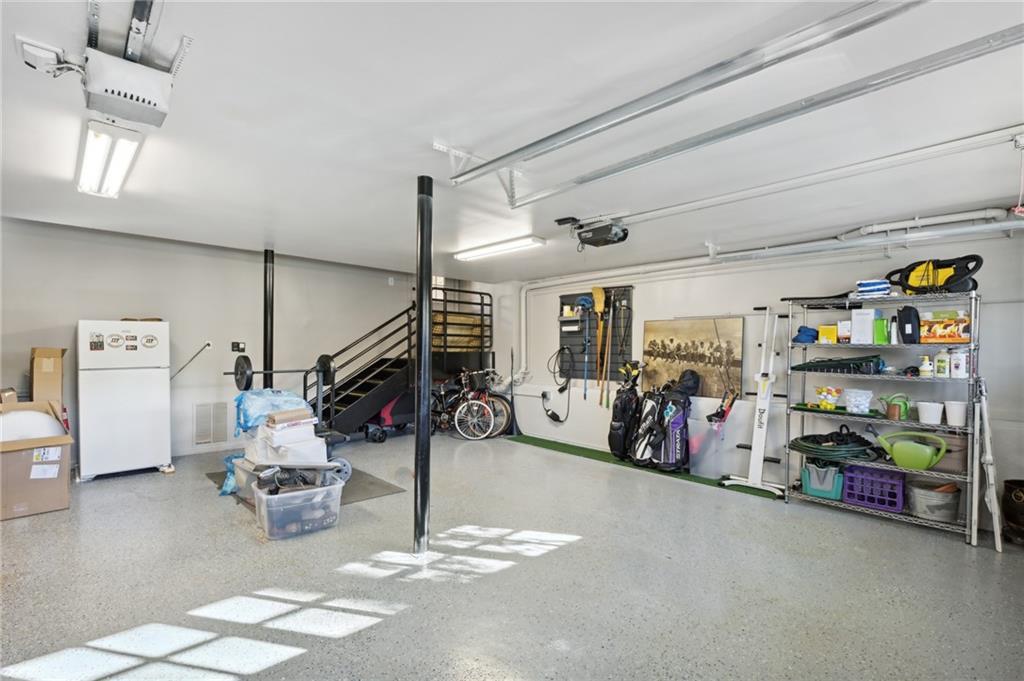 310 Hillside Drive NW