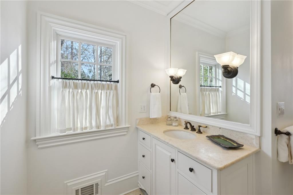 310 Hillside Drive NW