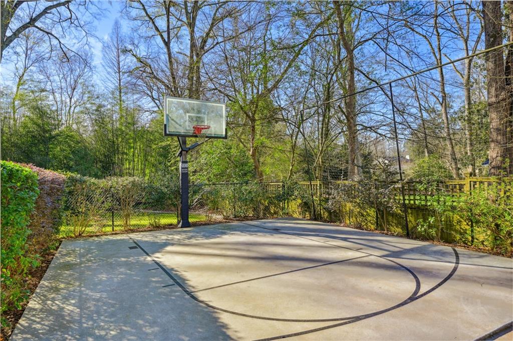 310 Hillside Drive NW