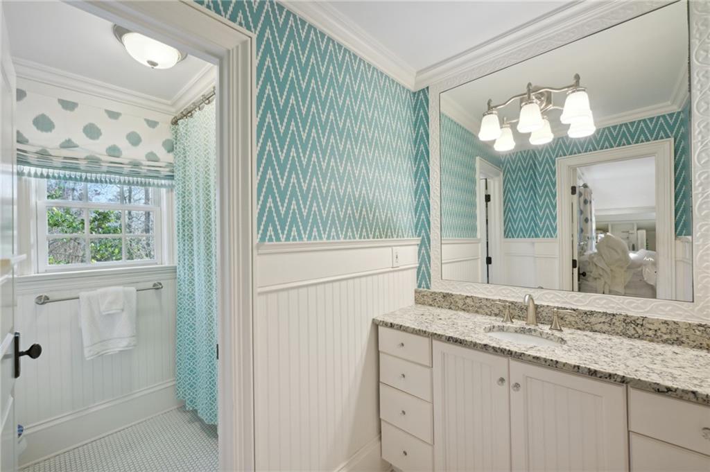 310 Hillside Drive NW