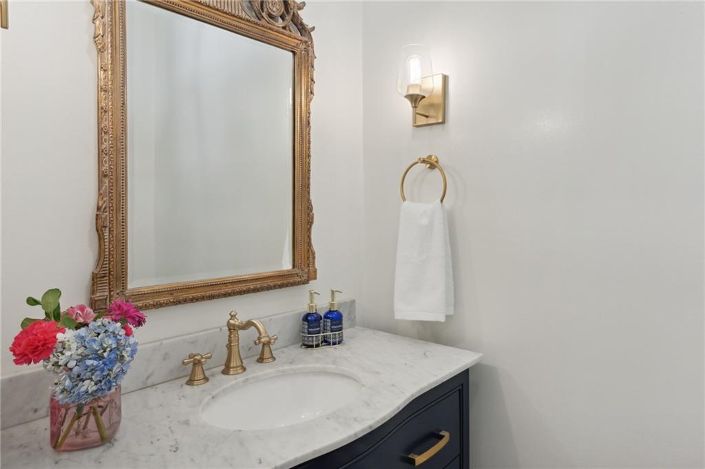 310 Hillside Drive NW