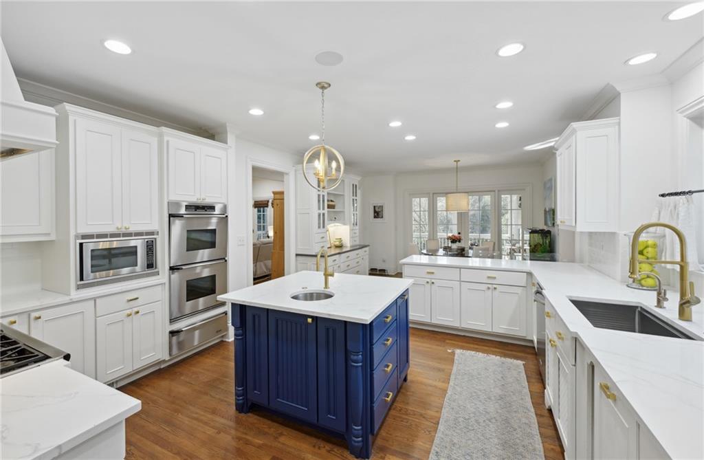 310 Hillside Drive NW