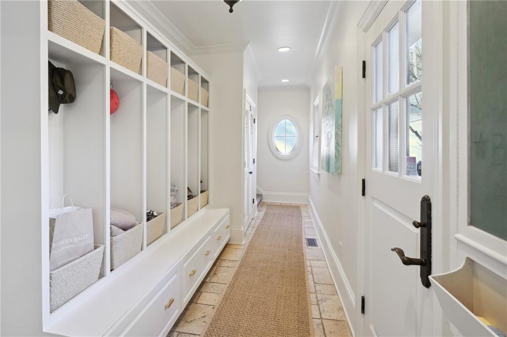 310 Hillside Drive NW