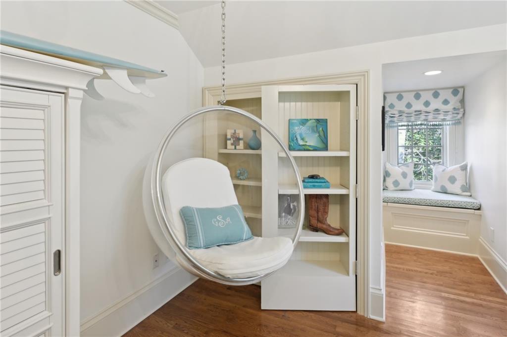 310 Hillside Drive NW