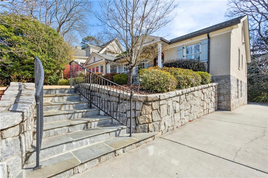 2577 Birchwood Drive NE