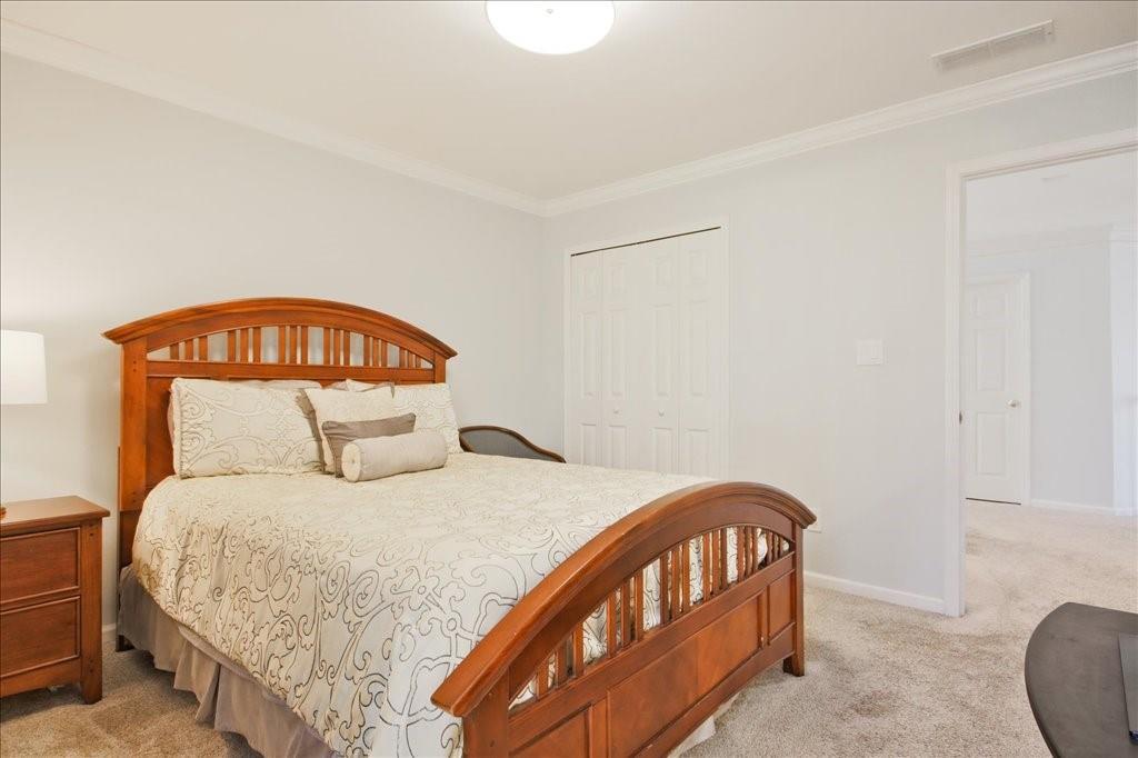 290 Stoneleigh Drive SW